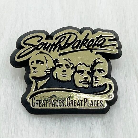 Vintage Jewelry - 🔮 5/$25 Vintage‎ South Dakota Mount Rushmore Pin